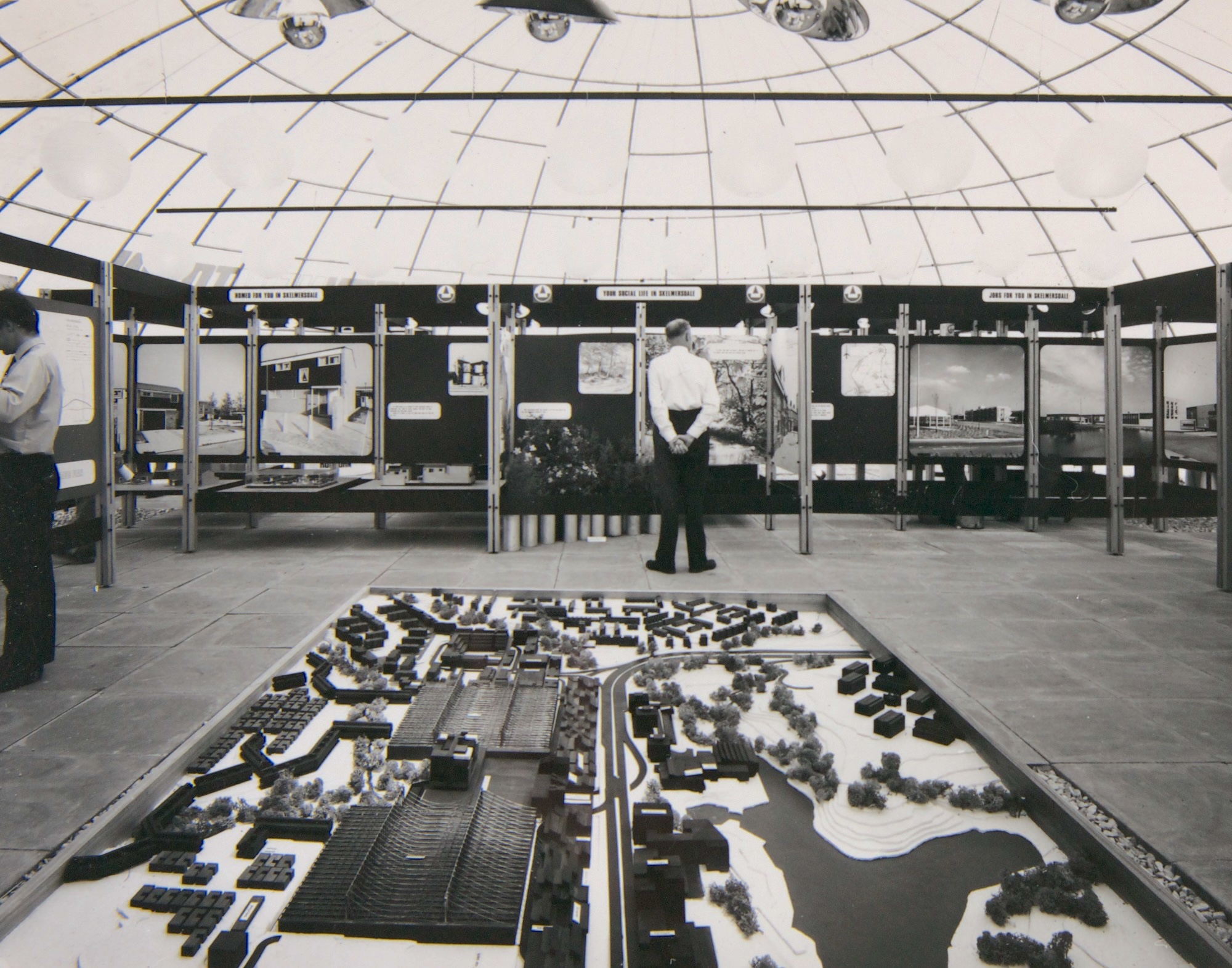 Enweby fullscreen background slideshow